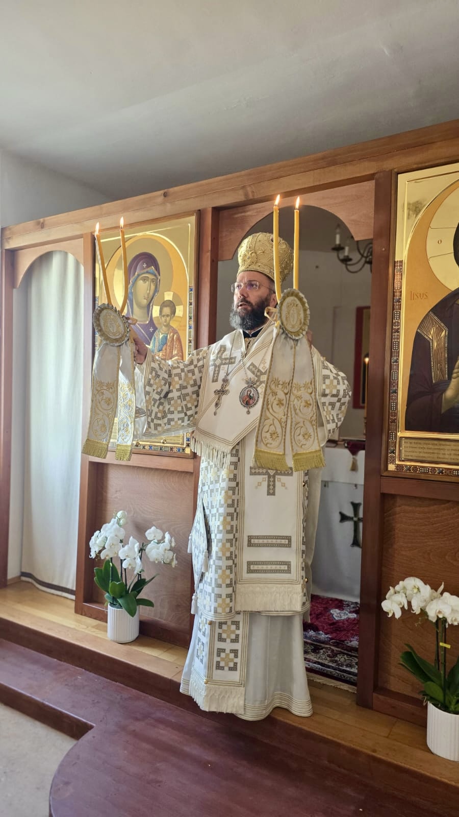 Erzbischöfliche Göttliche Liturgie zum Patronatsfest der Pfarrgemeinde der heiligen Paraskeva von Epivates in Wiener Neustadt